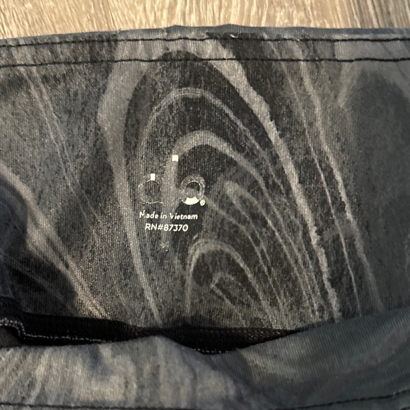 ALO Yoga Airbrush Workout Athletic Lounge Marbled Black Gray Casual Leggings - Picture 11 of 13